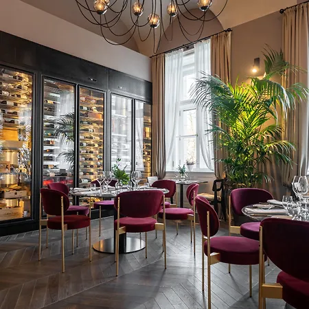 Botaniq Castle Of Hotel Tura