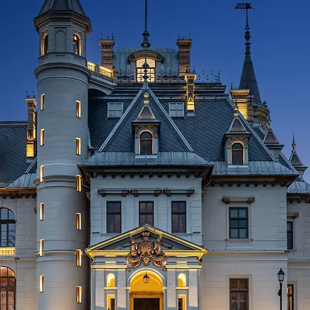 Botaniq Castle Of 5* Tura