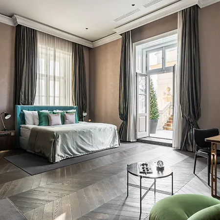 Botaniq Castle Of Hotell 5*